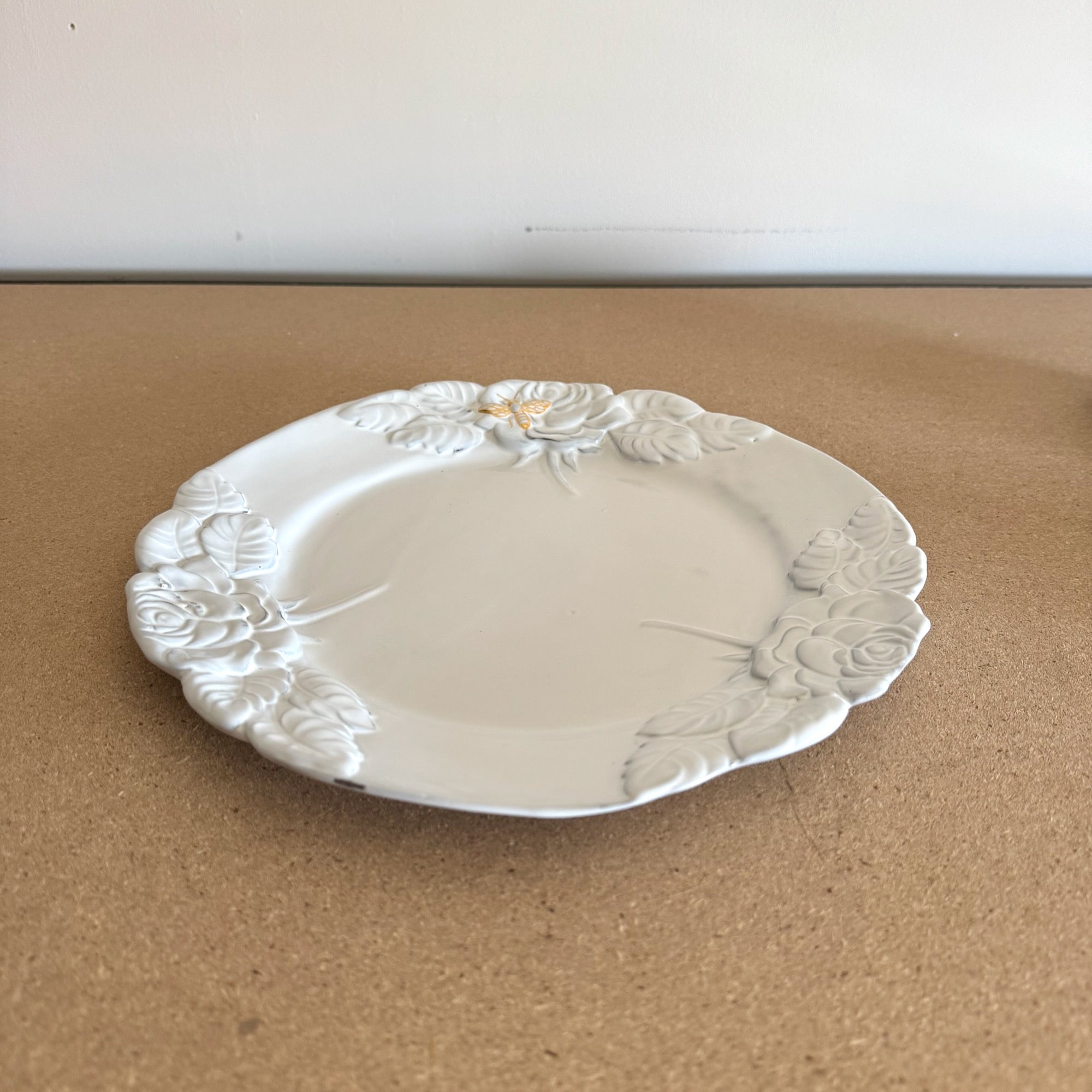 Rose plate Gold bee ⌀ 28