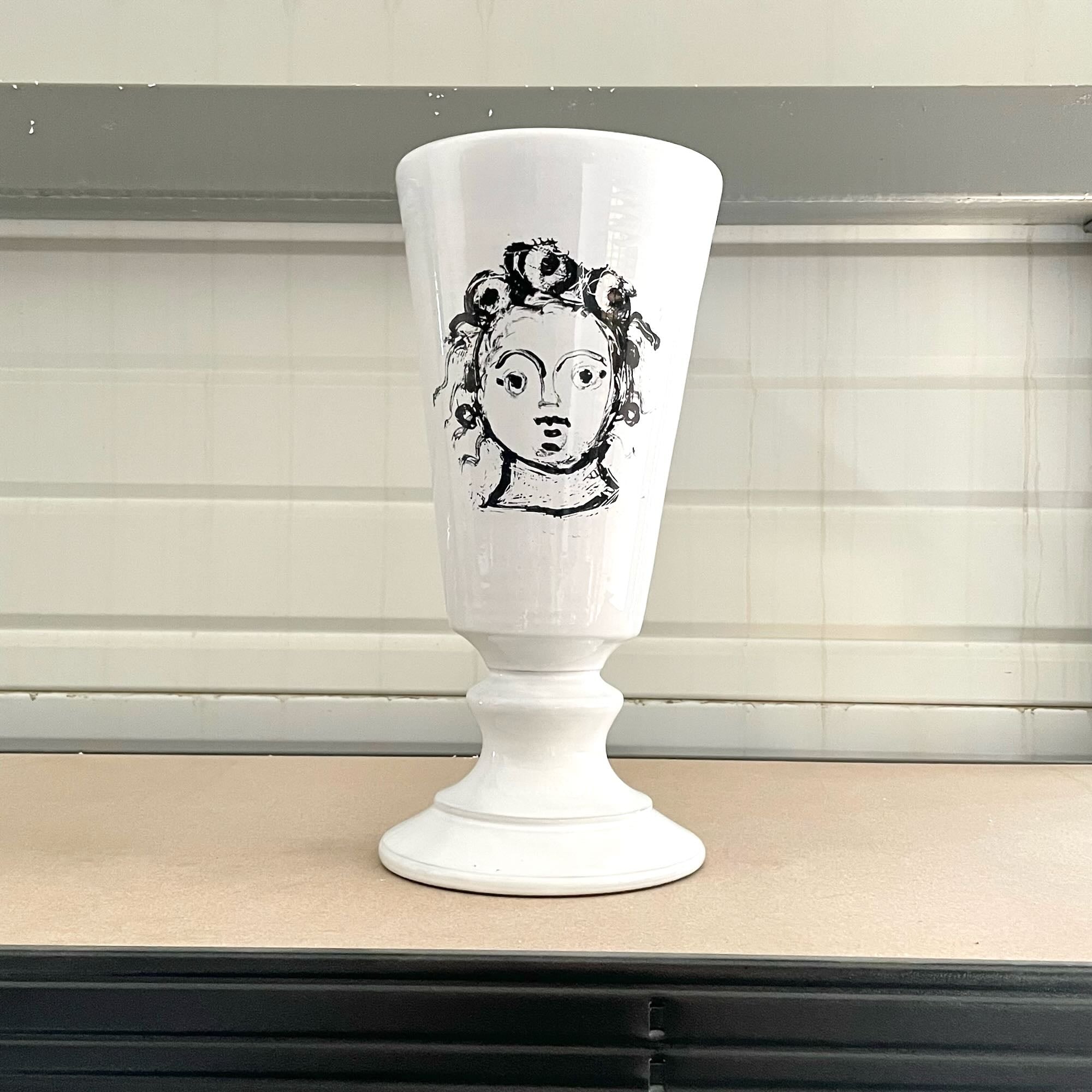 Bigoudi footed vase