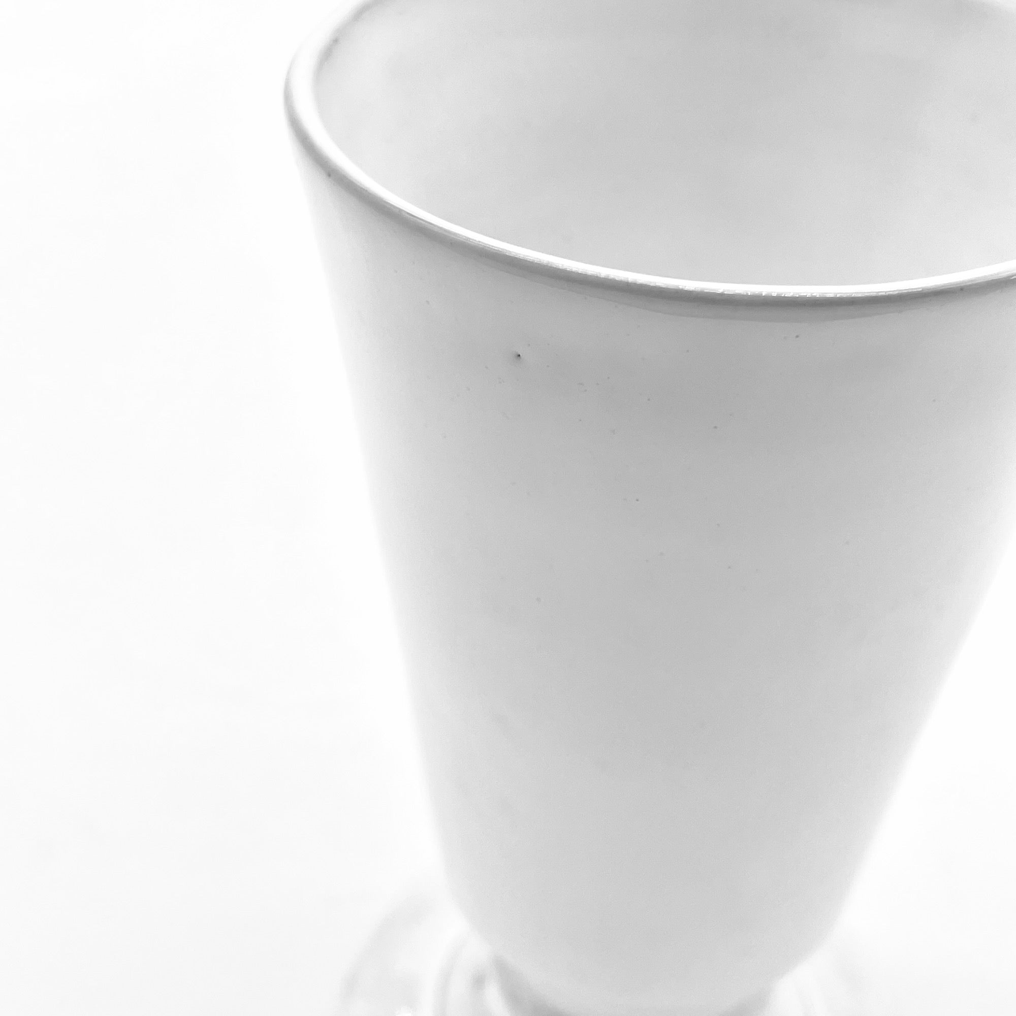 Demi-mesure footed vase