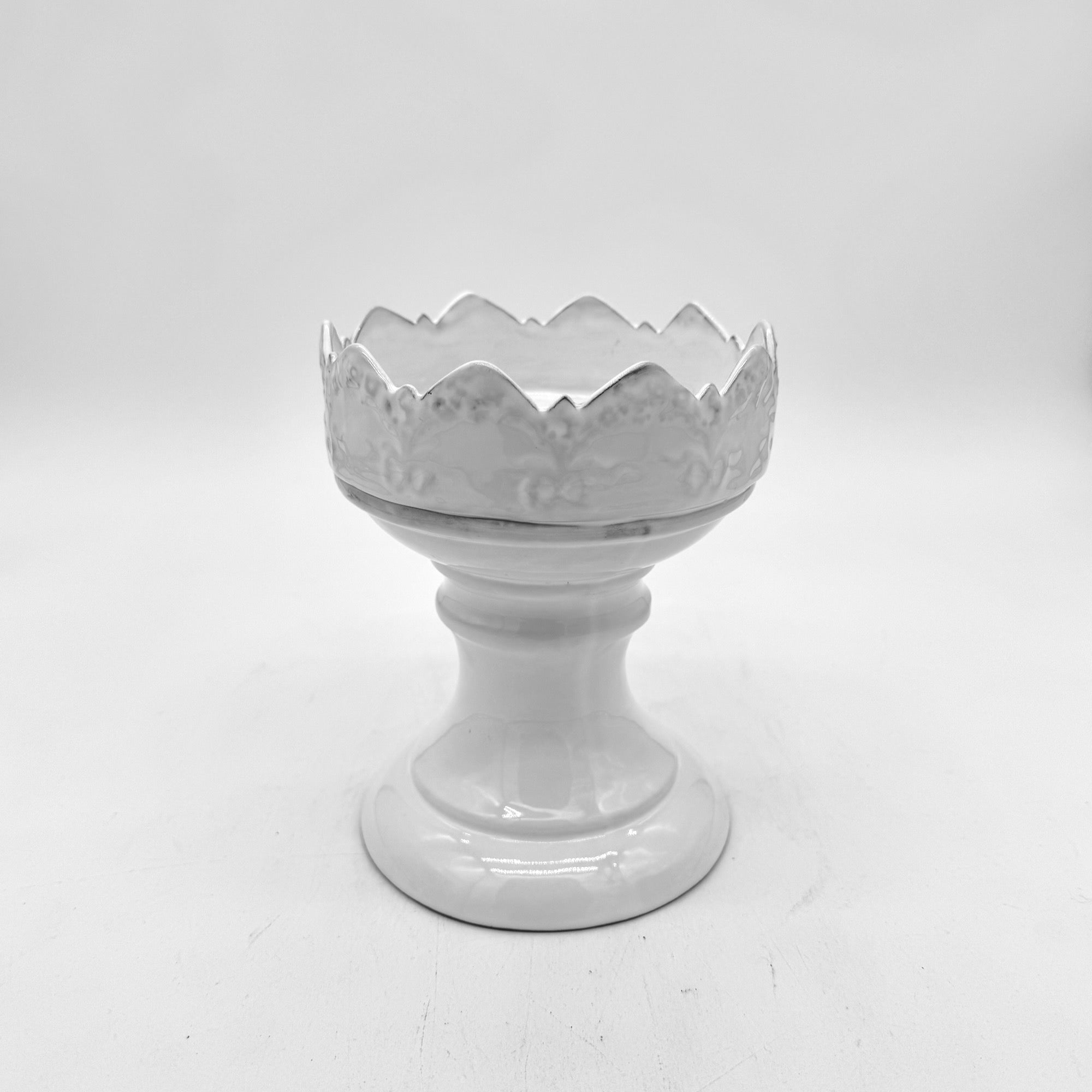 Couronne candle holder on foot