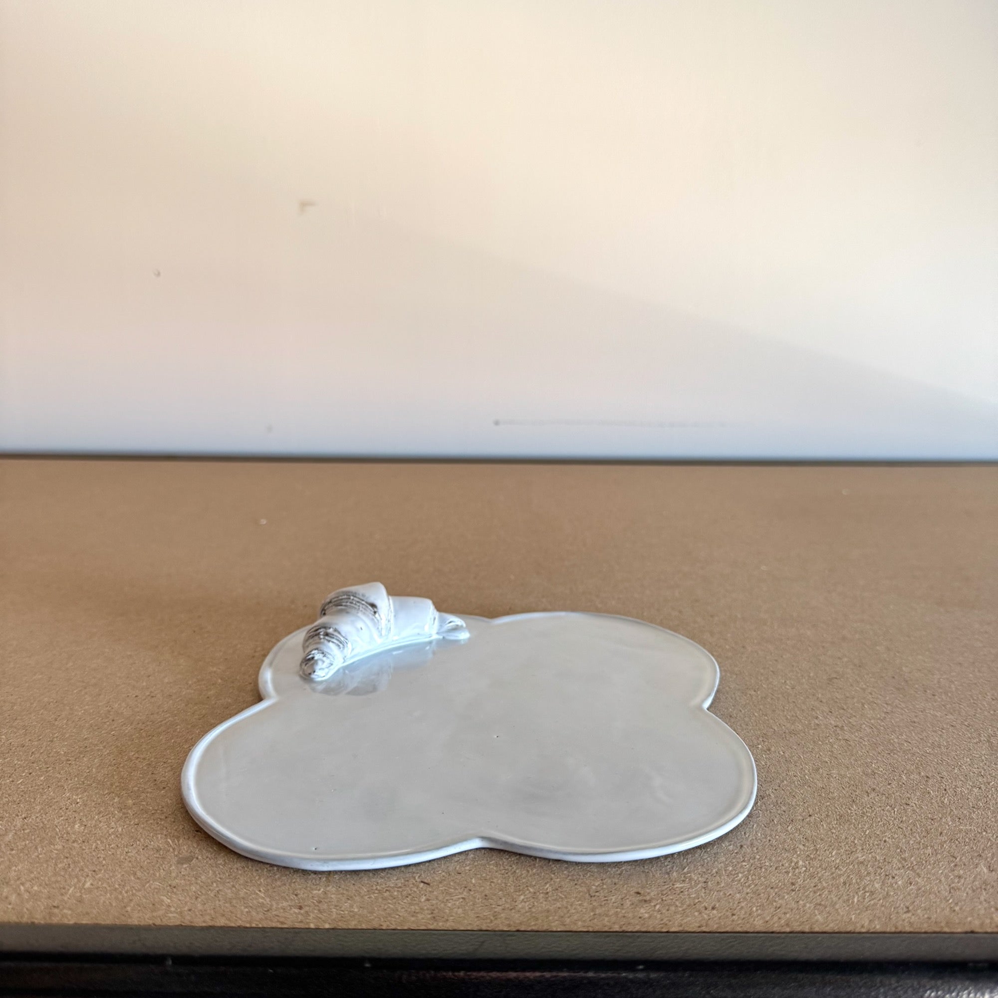 Croissant plate 17⌀
