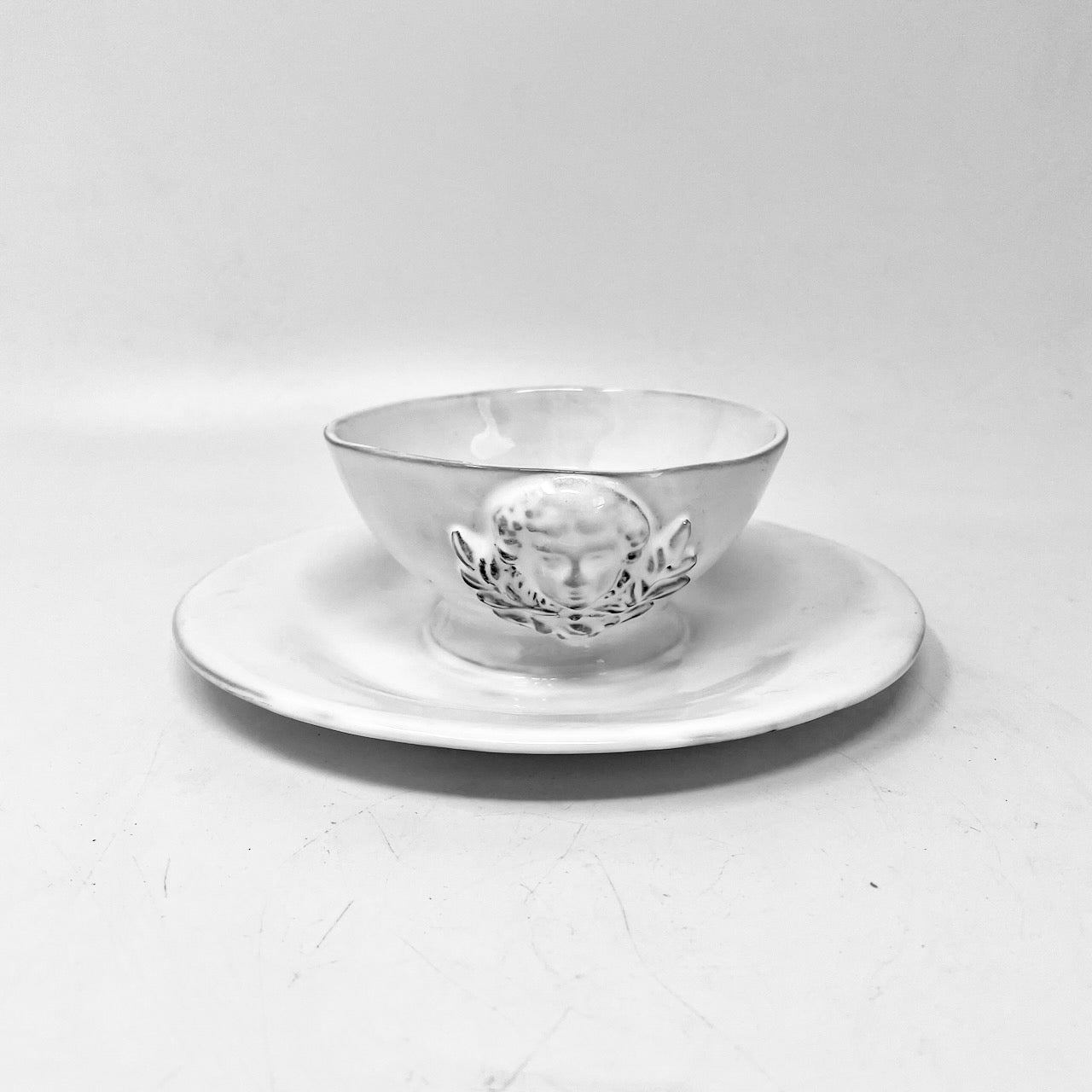 Mon Jules round gravy boat with saucer