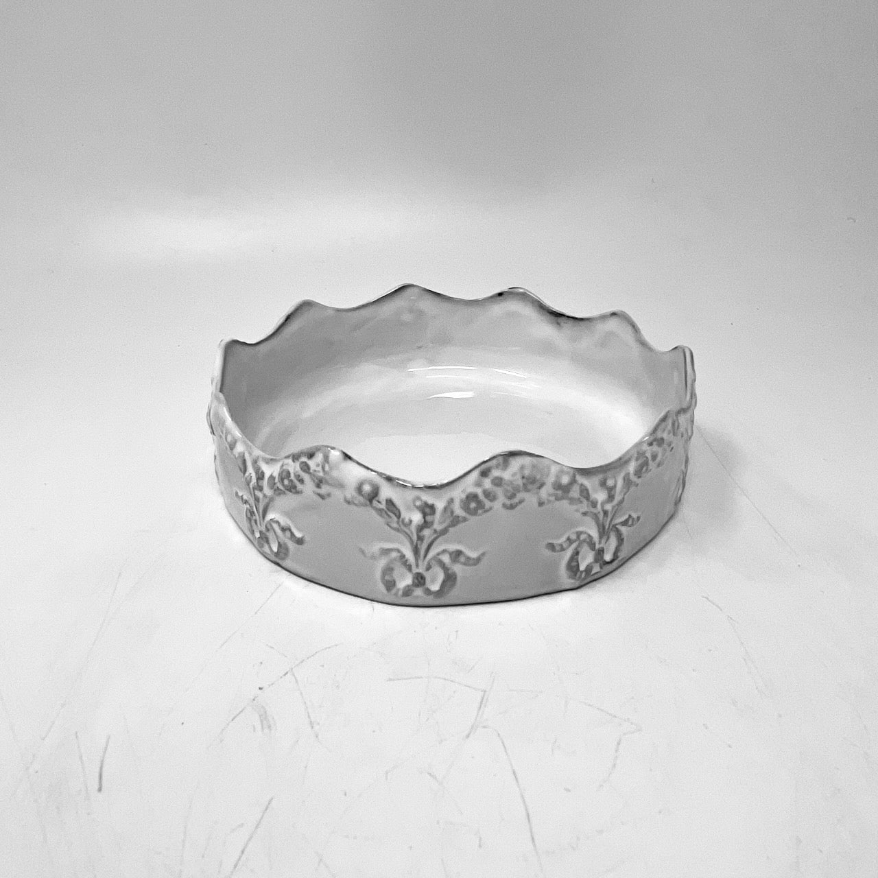 Couronne chiseled serving bowl
