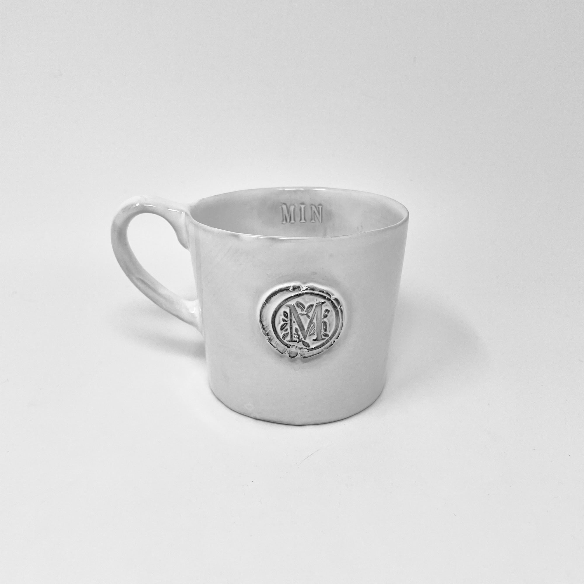 Letter seal mug with handle "M"