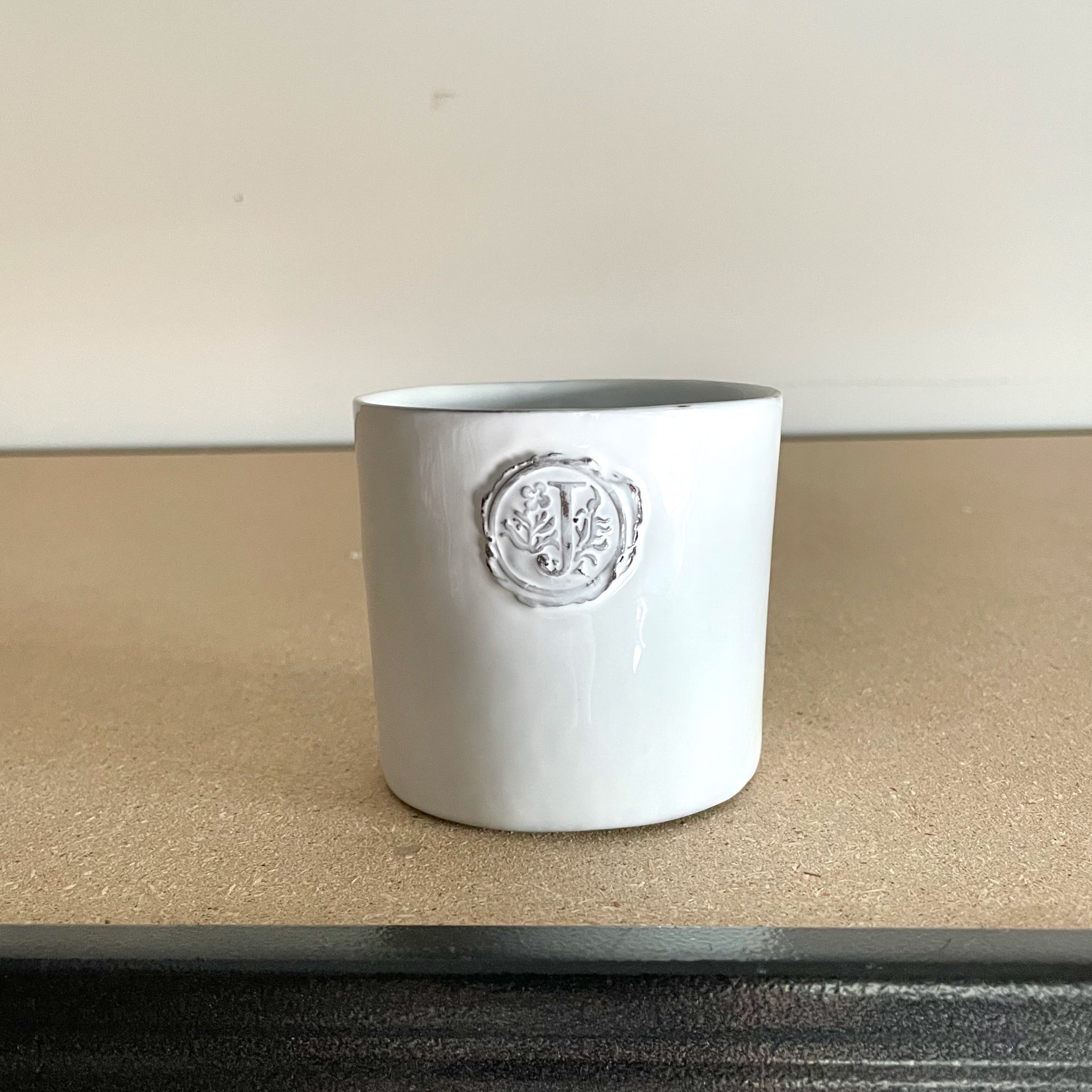 Letter seal mug "J"