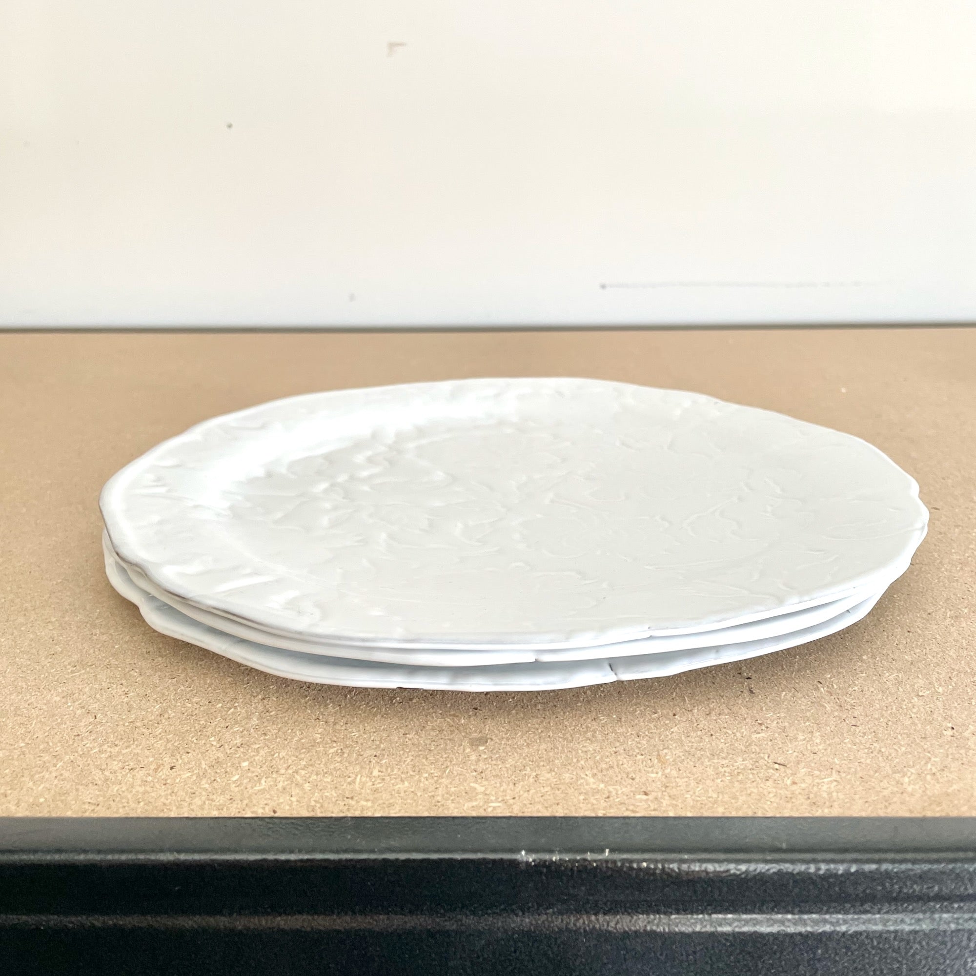 Assiette ciselée Pivoine