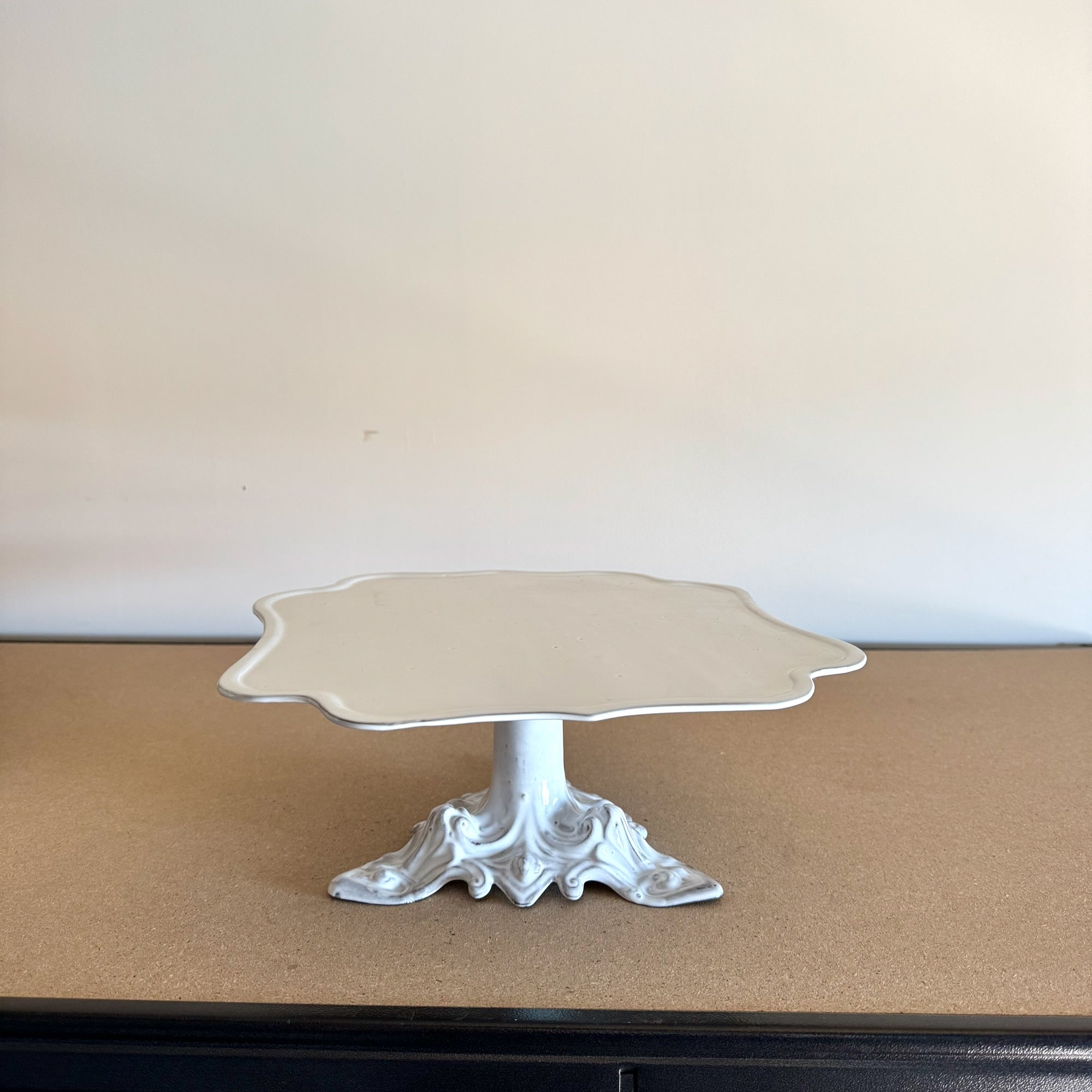 Pivoine wedding cake stand