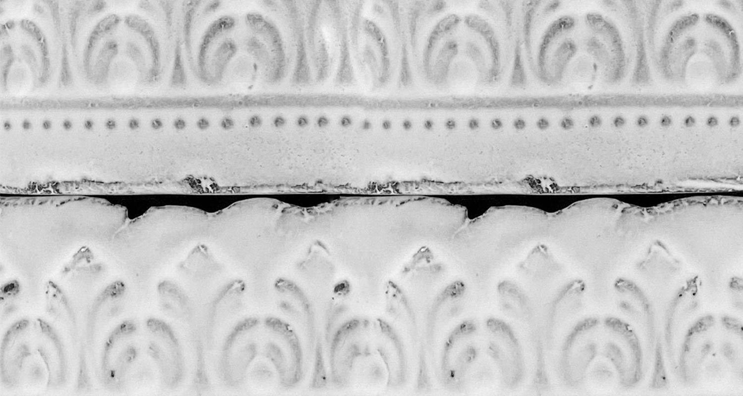 Couronne chiseled serving platter | Handmade French ceramic