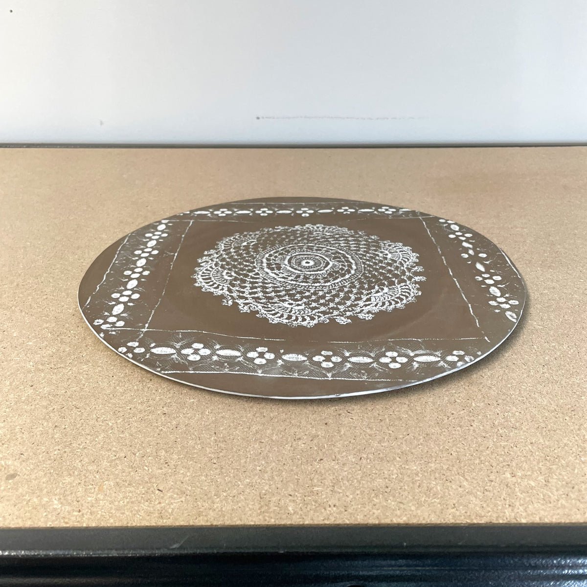 Dentelle handmade raw plate | Handmade French ceramic plate | CARRON Paris