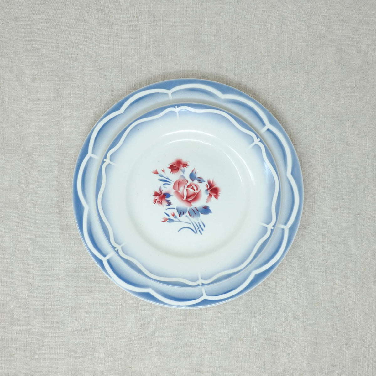 Red rose blue-framed plate | French handmade ceramic plate | CARRON Paris